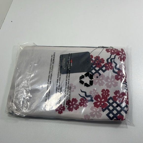 Inuyasha Floral Cosmetic Makeup Bag Pouch New - Picture 8 of 8